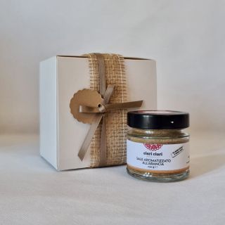 Bomboniera alimentare con sale aromatizzato all’arancia, condimento da 130 grammi in vasetto di vetro, prodotto tipico siciliano in vendita su ciuriciuri.shop